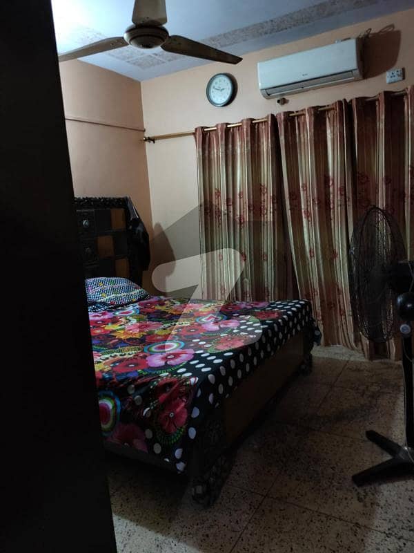 برنس روڈ صدر صدر ٹاؤن کراچی میں 2 کمروں کا 4 مرلہ فلیٹ 55 لاکھ میں برائے فروخت۔