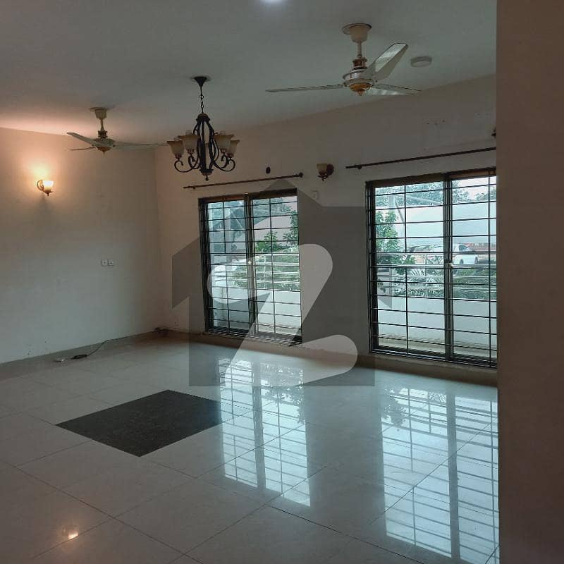 10 Marla 3 Bedroom Apartment Available For Rent In Askari 11 Sector B Lahore Cantt,