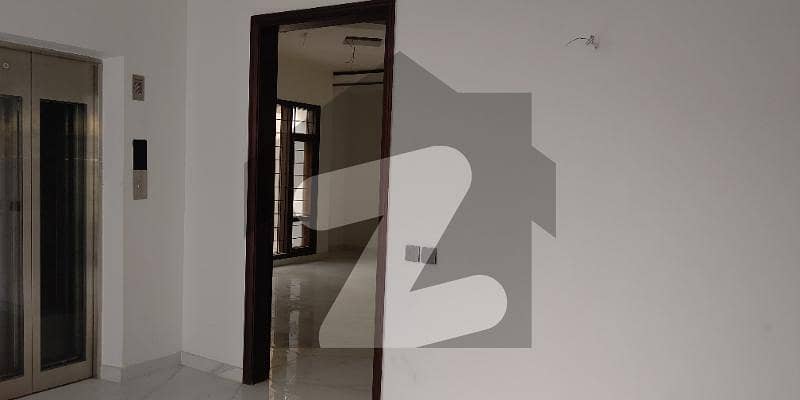 کے ڈی اے اسکیم 1 ایکسٹینشن کراچی میں 5 کمروں کا 1.2 کنال مکان 22 کروڑ میں برائے فروخت۔