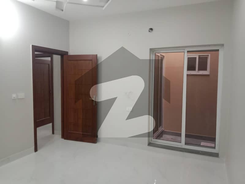 سعید کالونی فیصل آباد میں 3 کمروں کا 4 مرلہ مکان 1.3 کروڑ میں برائے فروخت۔