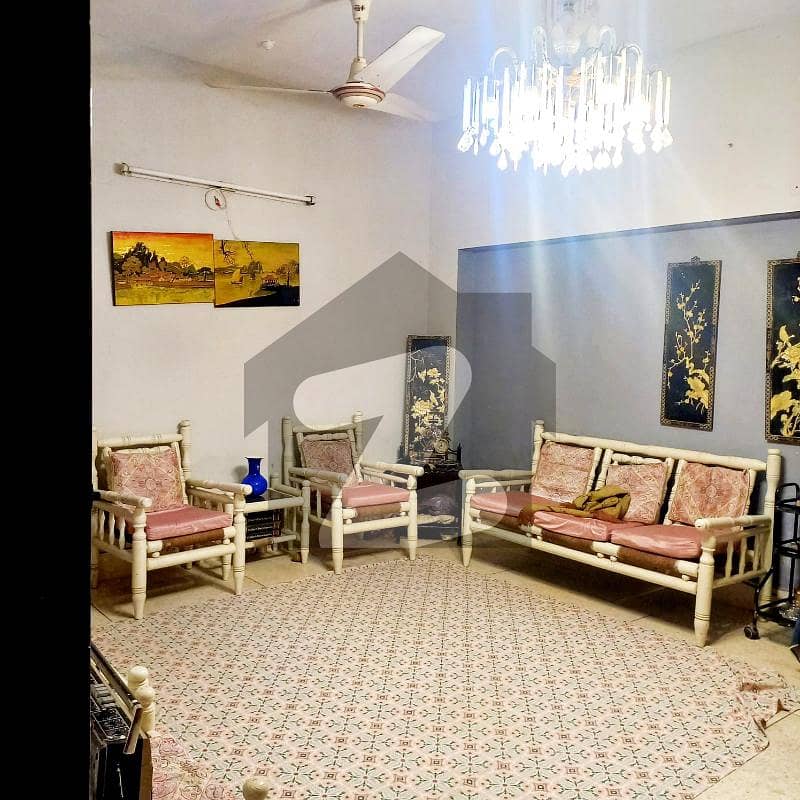 پی ای سی ایچ ایس بلاک 6 پی ای سی ایچ ایس جمشید ٹاؤن کراچی میں 3 کمروں کا 10 مرلہ مکان 80 ہزار میں کرایہ پر دستیاب ہے۔
