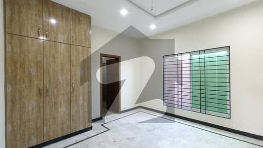 مارگلہ ویو ہاؤسنگ سوسائٹی ڈی ۔ 17 اسلام آباد میں 4 کمروں کا 8 مرلہ مکان 2.1 کروڑ میں برائے فروخت۔