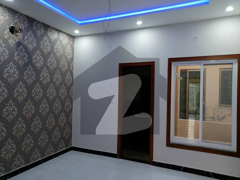 ایڈن بولیوارڈ ہاؤسنگ سکیم کالج روڈ لاہور میں 5 کمروں کا 5 مرلہ مکان 1.93 کروڑ میں برائے فروخت۔