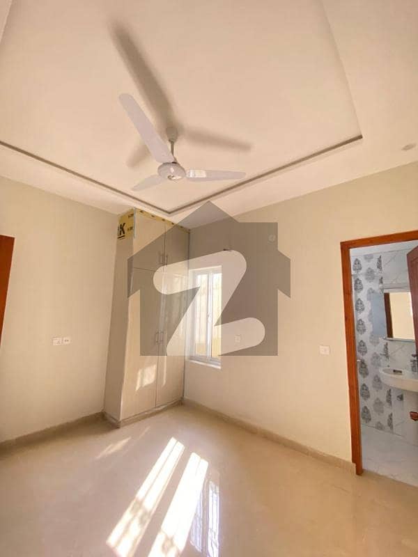 کوہستان انکلیو - بلاک ایف کوہستان انکلیو واہ کینٹ واہ میں 4 کمروں کا 5 مرلہ مکان 1.6 کروڑ میں برائے فروخت۔