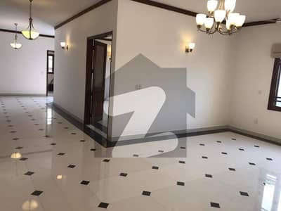 fully renoveted 500 yard Banglow for sale with basement prime location near sultan masjid