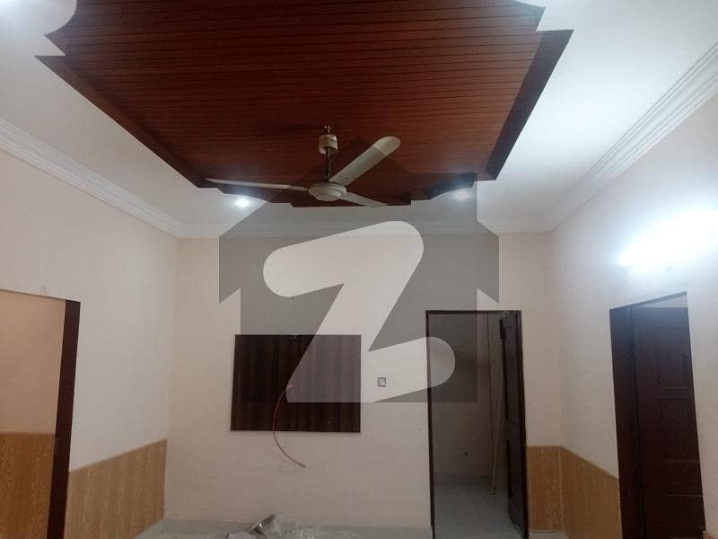 آفیسرز کالونی نمبر ۱ سوساں روڈ فیصل آباد میں 4 کمروں کا 8 مرلہ مکان 50 ہزار میں کرایہ پر دستیاب ہے۔