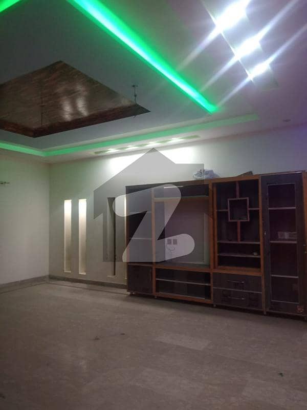 1 Kanal First Floor Availablr for Rent