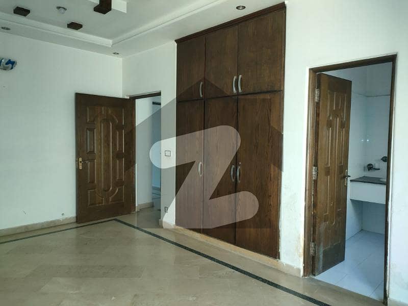 ایڈن سٹی ایڈن لاہور میں 3 کمروں کا 15 مرلہ بالائی پورشن 55 ہزار میں کرایہ پر دستیاب ہے۔