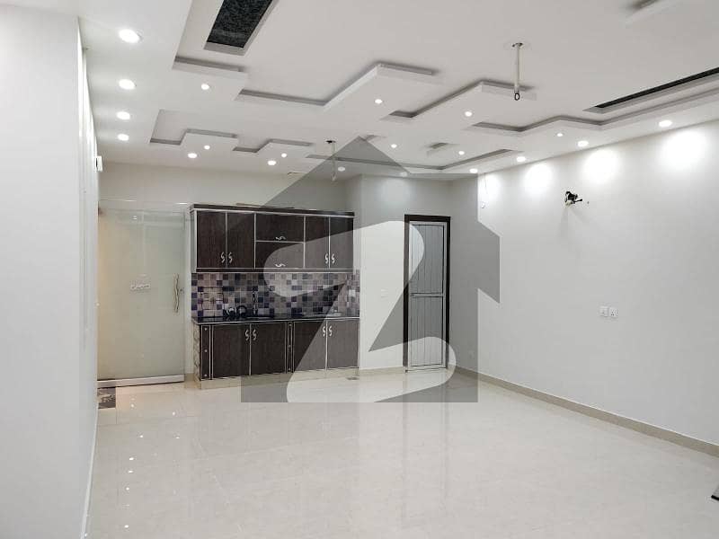 3 Marla  Commercial Hall Full Luxury Non Furnish Ideal Location Excellent First Floor For Rent In Bahria Town Lahore