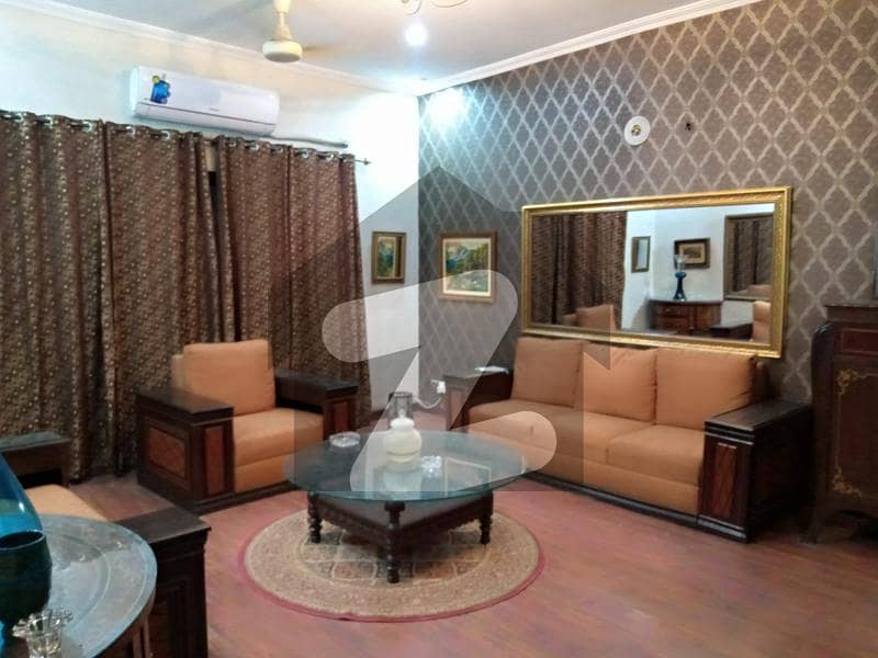 سرفراز رفیقی روڈ کینٹ لاہور میں 1 کمرے کا 2 مرلہ کمرہ 33 ہزار میں کرایہ پر دستیاب ہے۔