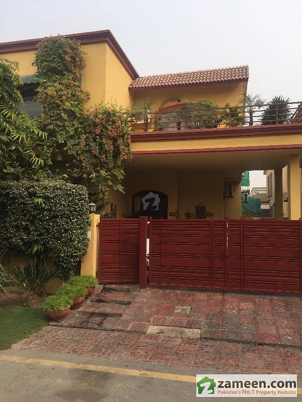 10 Marla Designer Furnished House for Sale in Dha Villas Phase 8 DHA