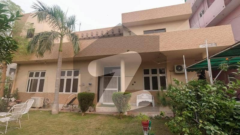 کینال بینک ہاؤسنگ سکیم لاہور میں 6 کمروں کا 1 کنال مکان 5.5 کروڑ میں برائے فروخت۔