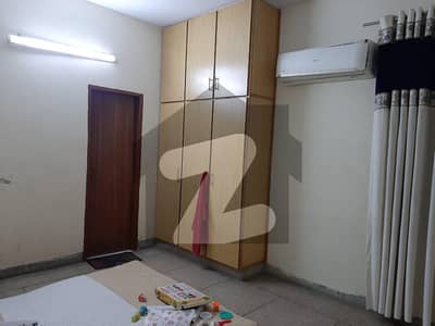 ماڈل ٹاؤن ۔ بلاک آر ماڈل ٹاؤن لاہور میں 5 کمروں کا 1 کنال مکان 6 کروڑ میں برائے فروخت۔