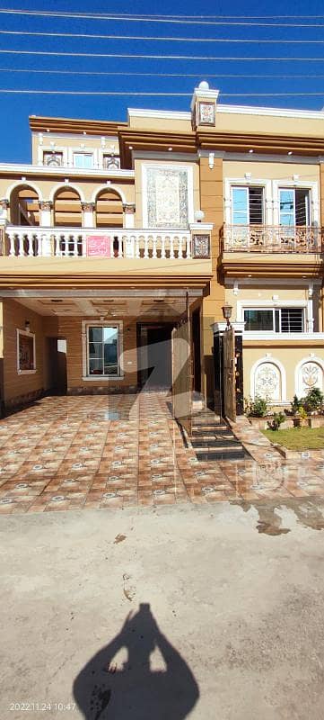 10 Marla Looking For The Perfect Location House Is Available For Sale In Lda Avenue - Block J