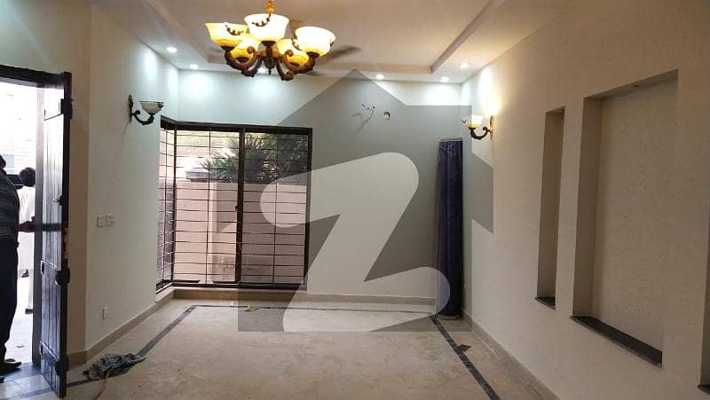 ڈی ایچ اے فیز 5 ڈیفنس (ڈی ایچ اے) لاہور میں 3 کمروں کا 5 مرلہ مکان 75 ہزار میں کرایہ پر دستیاب ہے۔