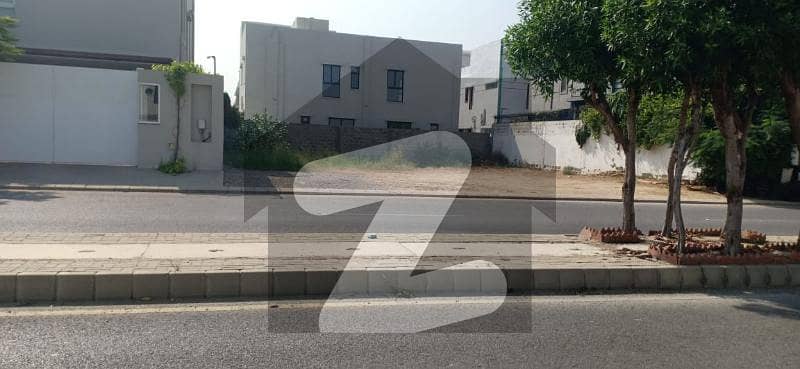 600 Yards Demolish Condition Bungalow For Sale In Phase 1 Reasonable Demand