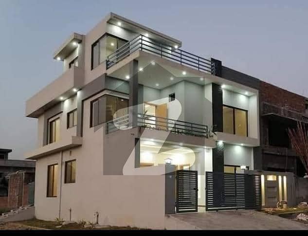 سی بی آر ٹاؤن فیز 2 راولپنڈی میں 4 کمروں کا 8 مرلہ مکان 65 لاکھ میں برائے فروخت۔