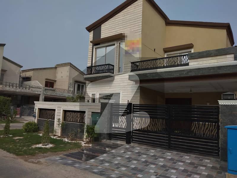 ڈیوائن گارڈنز ۔ بلاک ڈی ڈیوائن گارڈنز لاہور میں 4 کمروں کا 12 مرلہ مکان 4.25 کروڑ میں برائے فروخت۔