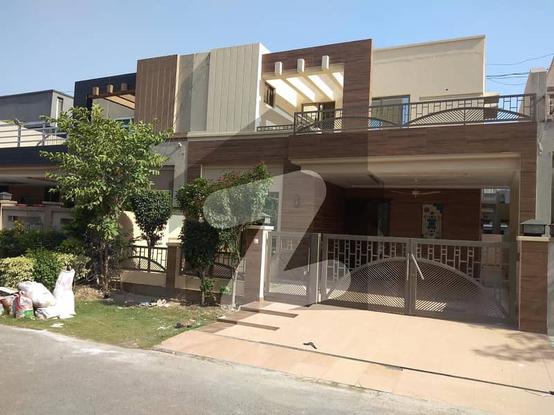 ڈیوائن گارڈنز ۔ بلاک ڈی ڈیوائن گارڈنز لاہور میں 3 کمروں کا 8 مرلہ مکان 3.1 کروڑ میں برائے فروخت۔