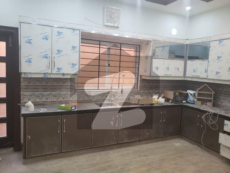 5 Marla House In Madina Town Is Available