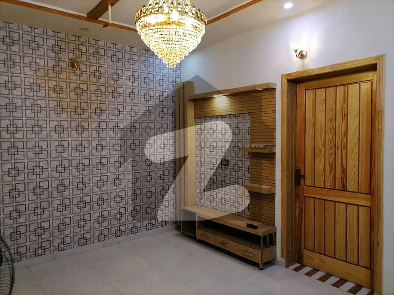 مرغزار آفیسرز کالونی لاہور میں 5 کمروں کا 10 مرلہ مکان 3 کروڑ میں برائے فروخت۔