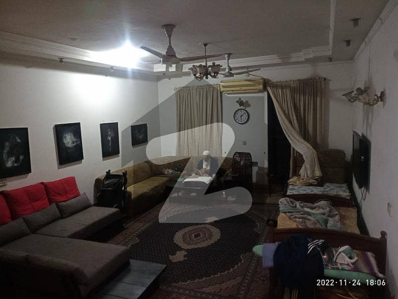 کیولری گراؤنڈ لاہور میں 6 کمروں کا 1.2 کنال مکان 7.25 کروڑ میں برائے فروخت۔