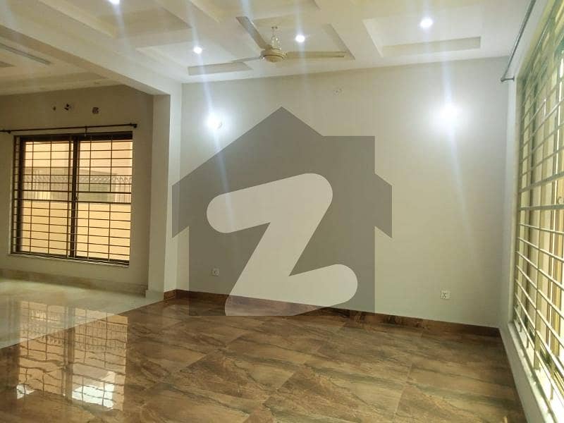 1 Kanal Modern House's Upper Portion Dha Phase 6 On A Good Location