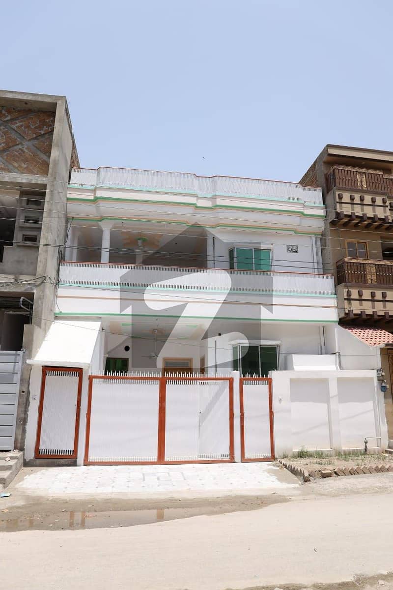 حیات آباد فیز 6 - ایف8 حیات آباد فیز 6 حیات آباد پشاور میں 8 کمروں کا 7 مرلہ مکان 3.1 کروڑ میں برائے فروخت۔