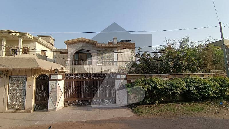 1 Kanal Old House Available For Sale