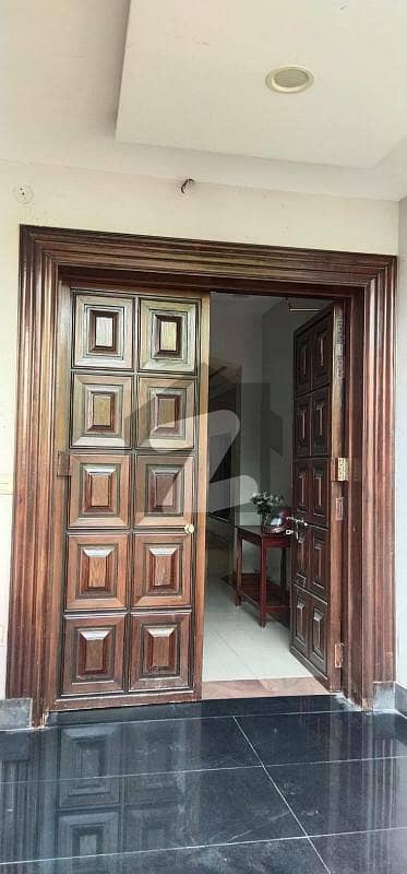 گارڈن ٹاؤن لاہور میں 6 کمروں کا 1 کنال مکان 7.5 کروڑ میں برائے فروخت۔