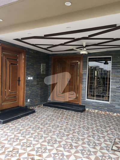 بحریہ ٹاؤن فیز 6 بحریہ ٹاؤن راولپنڈی راولپنڈی میں 5 کمروں کا 12 مرلہ مکان 5.5 کروڑ میں برائے فروخت۔