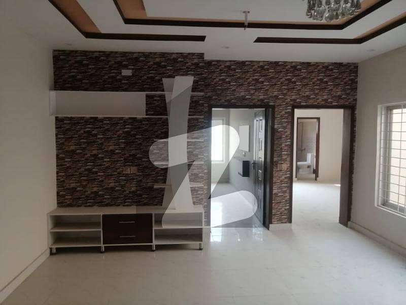 10 MARLA GOOD LOCATION HOUSE AVAILABLE FOR RENT IN Nasheman-E-Iqbal Phase 2