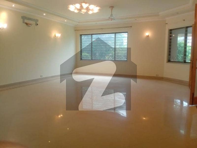 ڈی ایچ اے فیز 2 ڈیفنس (ڈی ایچ اے) لاہور میں 6 کمروں کا 2 کنال مکان 4 لاکھ میں کرایہ پر دستیاب ہے۔