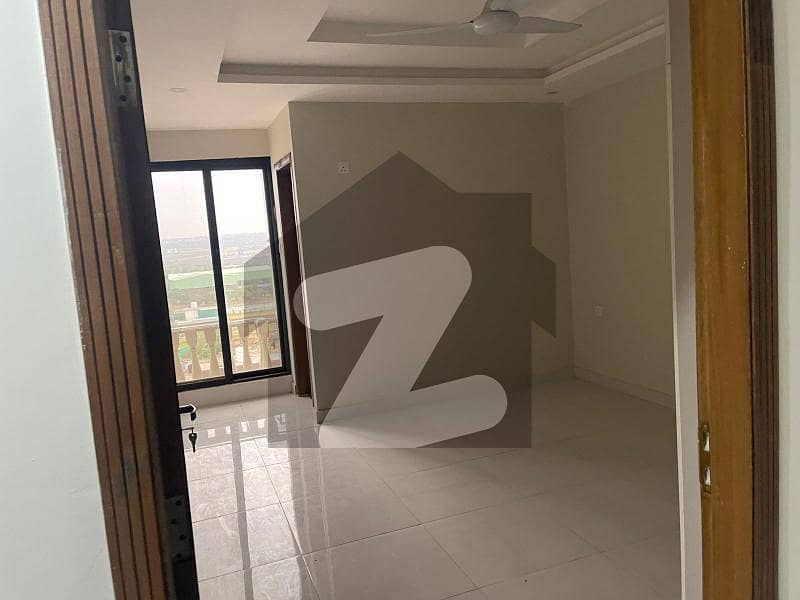 FLAT FOR SALE IN GULBERG