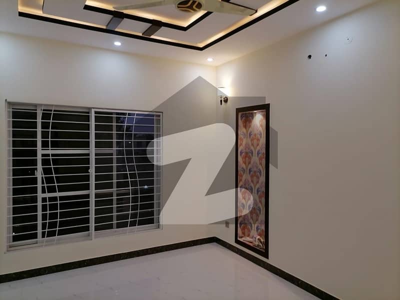 Flat For sale Situated In Khayaban-e-Amin - Block R