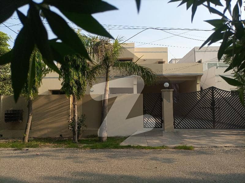 01-kanal,  04-bedroom's,  Corner & Hot Location House Available For Sale In Askari-08 Lahore Cantt.
