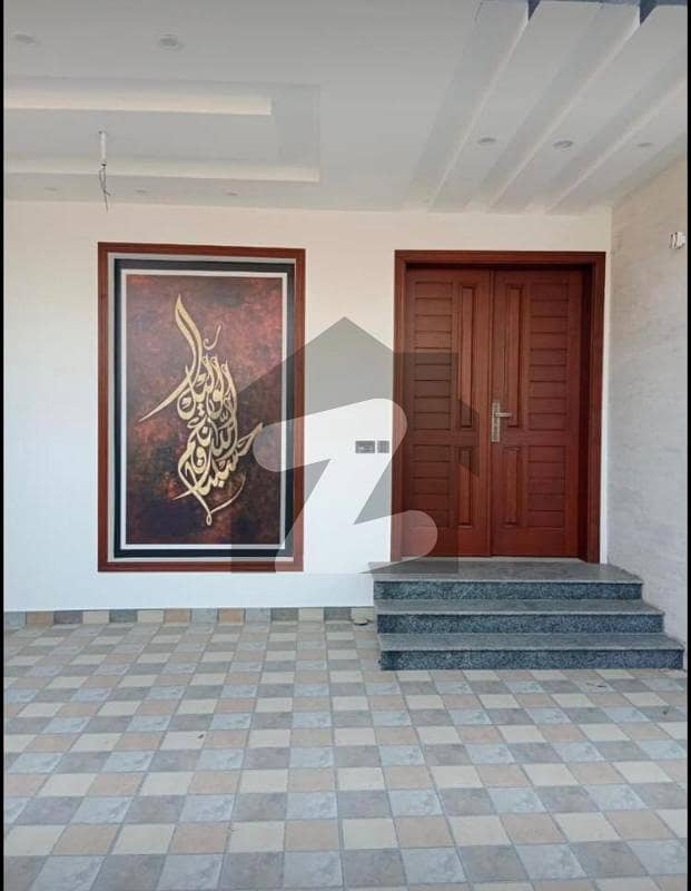 او پی ایف ہاؤسنگ سکیم لاہور میں 4 کمروں کا 10 مرلہ مکان 1 لاکھ میں کرایہ پر دستیاب ہے۔
