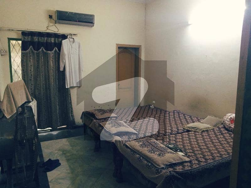 جوہر ٹاؤن لاہور میں 2 کمروں کا 8 مرلہ زیریں پورشن 45 ہزار میں کرایہ پر دستیاب ہے۔