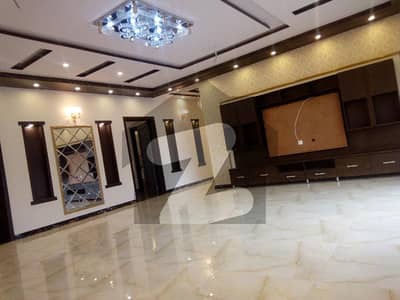 این ایف سی 1 لاہور میں 6 کمروں کا 1 کنال مکان 2.5 لاکھ میں کرایہ پر دستیاب ہے۔