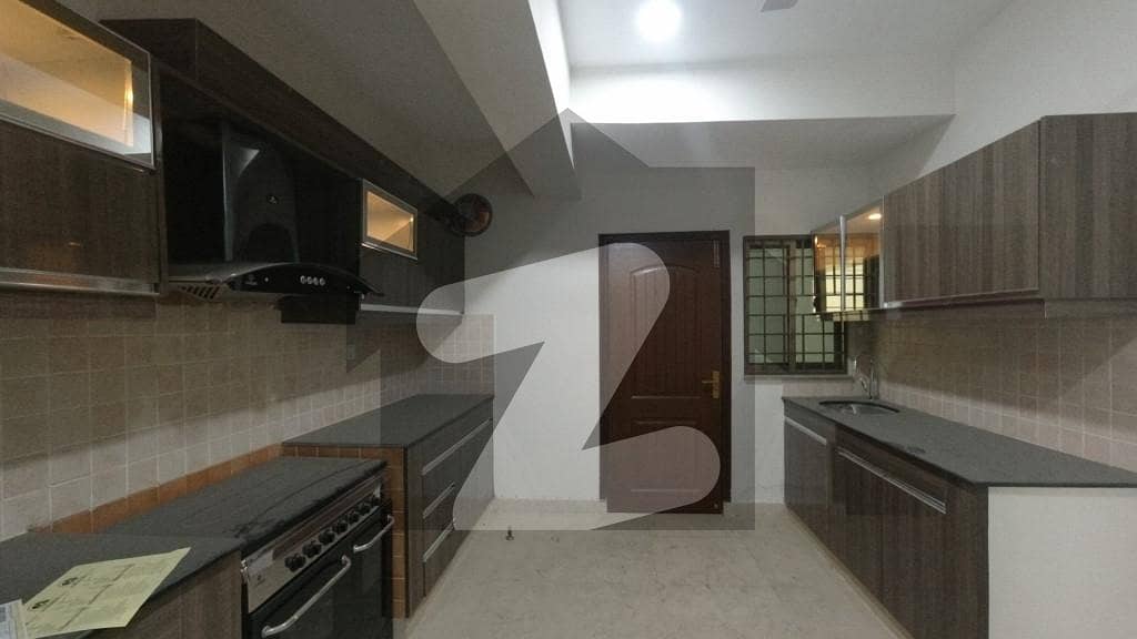 2 Kanal House In Central Cavalry Ground For sale