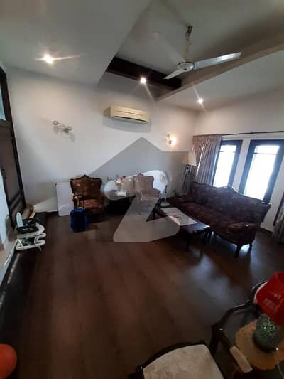 100-Yard Beautiful House By An Architect, 7 Years Old Near To Mosque with Basement. for Urgent Sale, Only Seriously Interested Parties Should Contact For Viewing And Other Details.