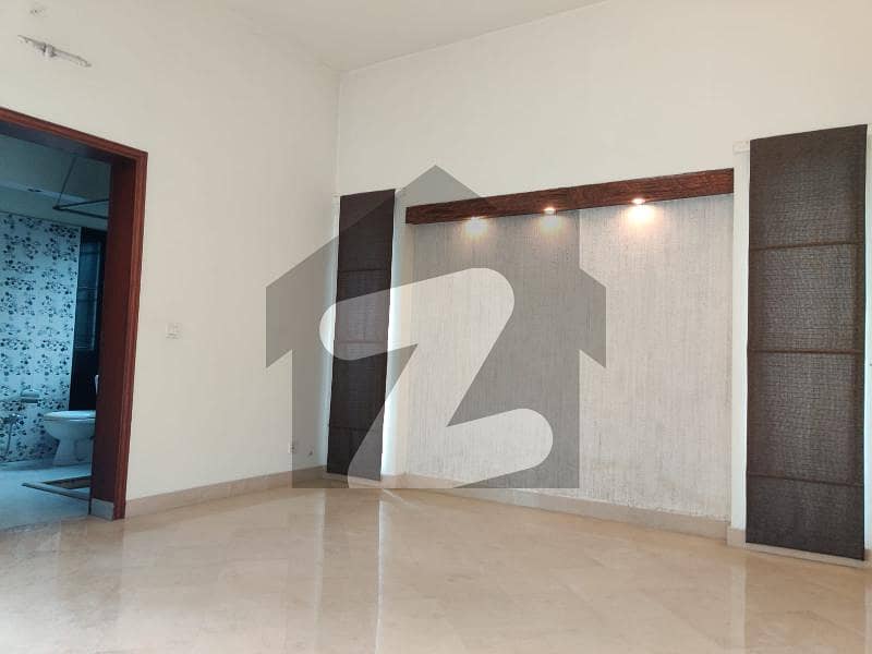 ڈی ایچ اے فیز 5 ڈیفنس (ڈی ایچ اے) لاہور میں 3 کمروں کا 1 کنال بالائی پورشن 90 ہزار میں کرایہ پر دستیاب ہے۔