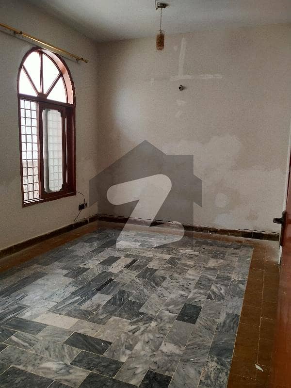 1 First Floor Portion For Rent In Gulshan-e-iqbal Block 6 Near By Disco Bakery