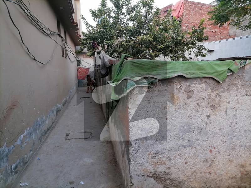 کاہنہ لاہور میں 2 کمروں کا 5 مرلہ مکان 40 لاکھ میں برائے فروخت۔