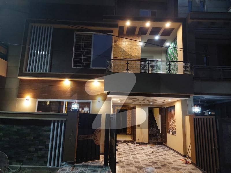 کینال ویلی مین کینال بینک روڈ لاہور میں 4 کمروں کا 5 مرلہ مکان 1.8 کروڑ میں برائے فروخت۔