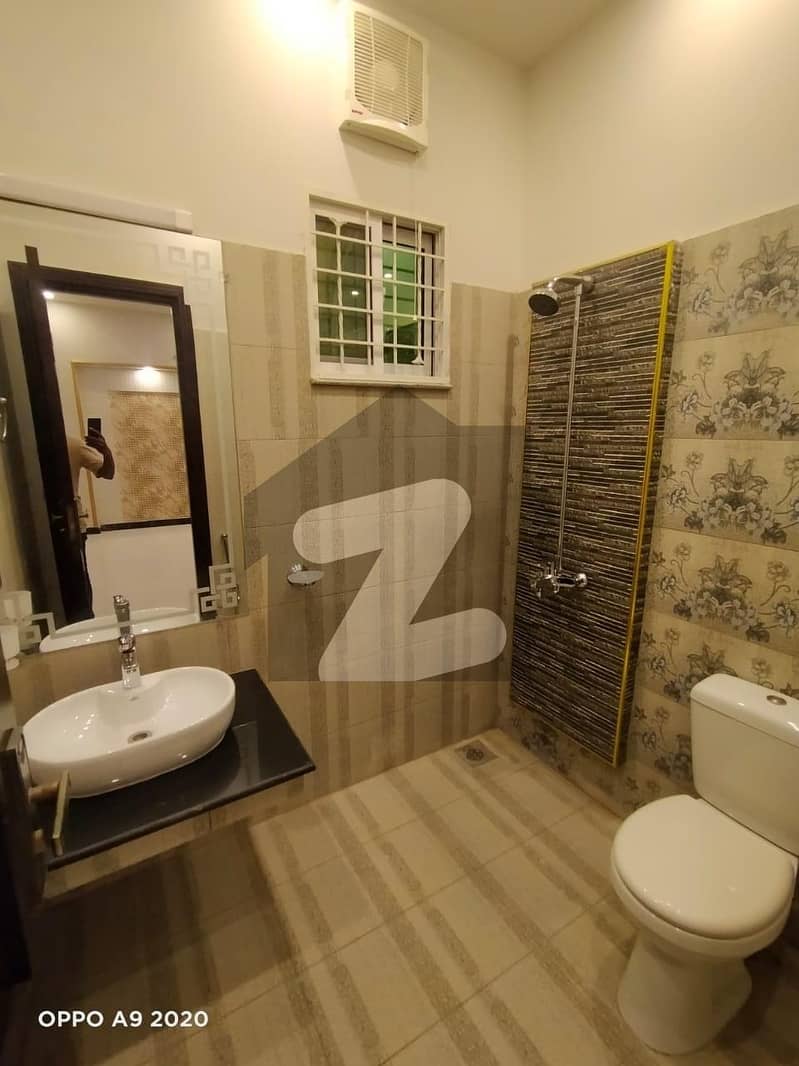 کیولری گراؤنڈ لاہور میں 6 کمروں کا 2 کنال مکان 14 کروڑ میں برائے فروخت۔