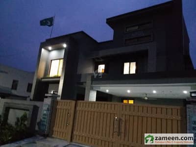 1 Kanal Brand New Upper Portion Available For Rent 1 Kanal Brand New Upper Portion Available For Rent