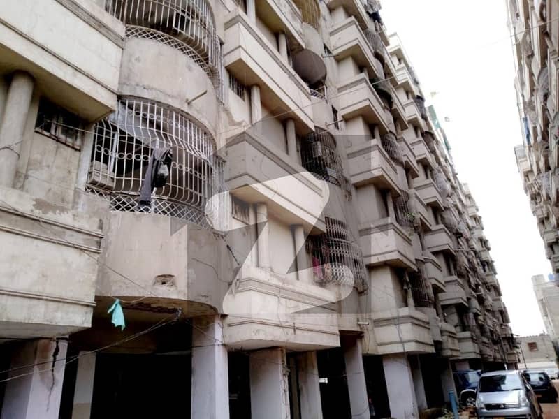 West Open GulshaneIqbal Block 13/D2 Flat Sized 1300 Square Feet Is