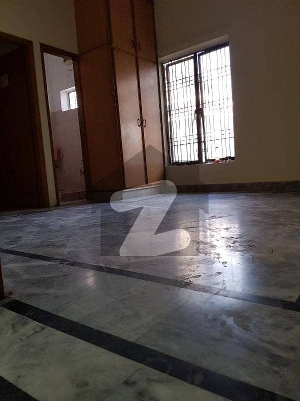 فیصل ٹاؤن ۔ بلاک ڈی فیصل ٹاؤن لاہور میں 6 کمروں کا 7 مرلہ مکان 2.4 کروڑ میں برائے فروخت۔