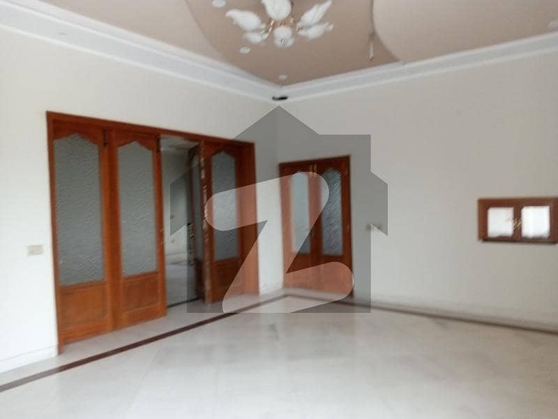 12-marla, 05-bedroom's, Beautiful Tile Flooring House Available For Sale.